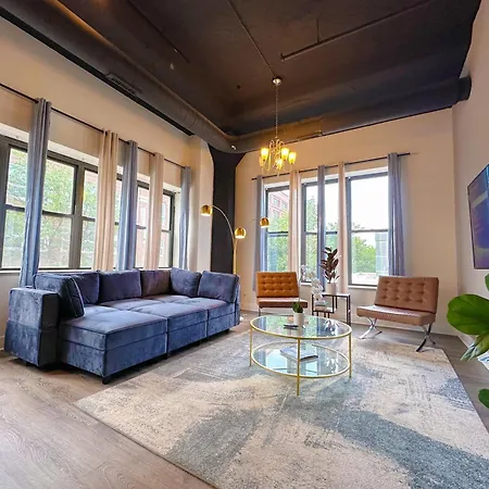 Group Friendly Spacious 3Br Suite With Optional Parking And Gym Access Sleeps 10 Guest Near Mccormick Place And Soldier Field